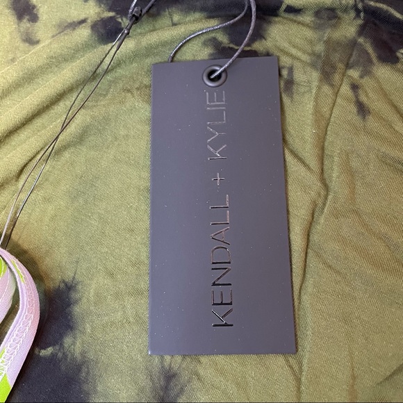 Host Pick! KENDALL + KYLIE Marble Ruched Top in Green and Black- NWT!! 💚🖤 - Picture 5 of 7